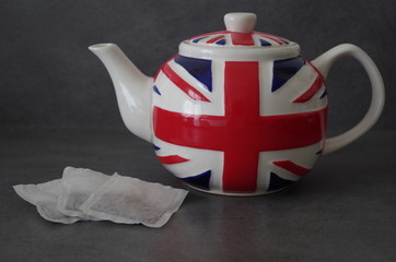 Théière Union Jack et trois sachets