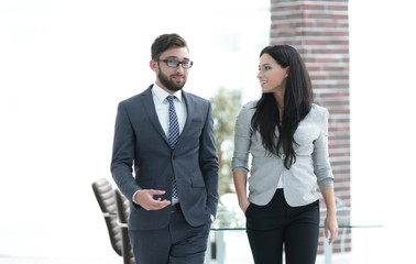 senior manager talks to the employee of the company