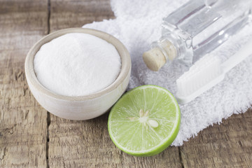 baking soda and lemon on wooden table