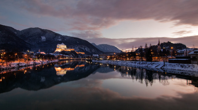 Kufstein in &Ouml;sterreich bei Sonnenuntergang