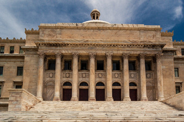 Obraz premium Marble Building with Columns in San Juan Puerto Rico