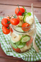 Bunter Salat mit Tortellini