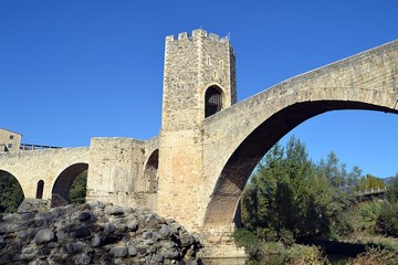 Fototapeta na wymiar Besalu Bridge, Catalonia