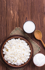 Cottage cheese with milk
