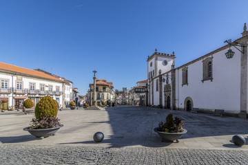 Bragança, Portugal  02 10 2018: Plaza de la Catedral e Iglesia Catedral de Nuestra Señora Reina © DoloresGiraldez