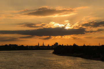 Naklejka premium Sonnenuntergang in Bonn am Rhein