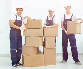 foreman and team builders with boxes