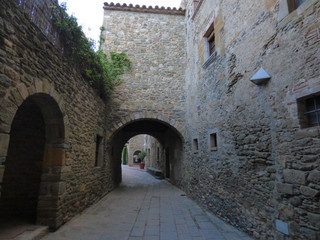 Fototapeta na wymiar Monells, pueblo del Ampurdan en Girona, Costa Brava (Cataluña,España)