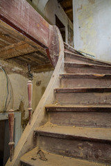 Sanierungsbedürftiges altes Treppenhaus