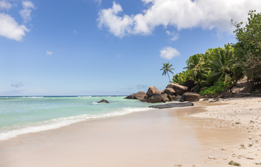 Fototapeta na wymiar Paradise beach on Silhouette island, Seychelles
