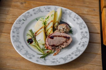 Sliced tenderloin, potato, rosemary and balsamico.