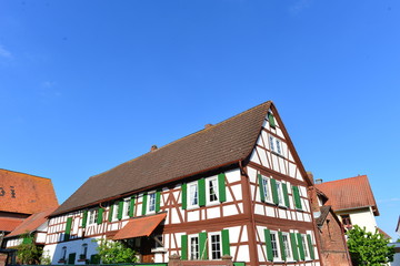 Fototapeta na wymiar Fachwerkhäuser in Roßdorf (Bruchköbel) Hessen 