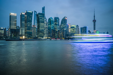 Obraz premium Shanghai skyline, Shanghai downtown district at night in China