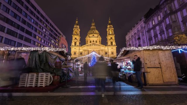 Timelapse of Szent Istvan Square on Christmas 