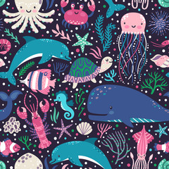 Naklejka premium Vector seamless pattern with underwater animals, seaweed and corals. Repeated texture with sea cartoon characters. Colorful childish background.