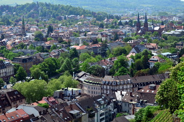 Blick auf Freiburg-Wiehre im Frühling