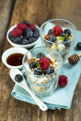 Low calorie dessert with cottage cheese, oats and berries
