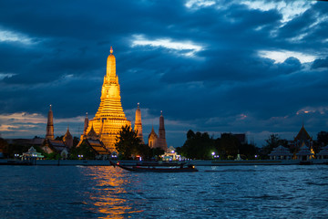 Naklejka premium Wat Arun Temple in Bangkok Thailand