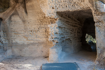 Höhlenkloster Saint-Roman bei Beaucaire
