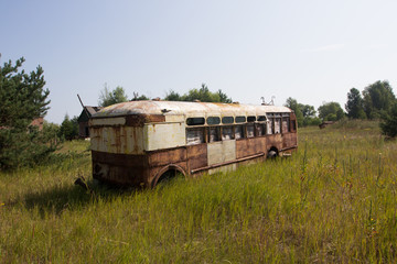 Fototapeta na wymiar Pripyat; Chernobyl; Ukraina; bus; Transport; rusty