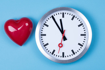 Ein Herz und eine Uhr