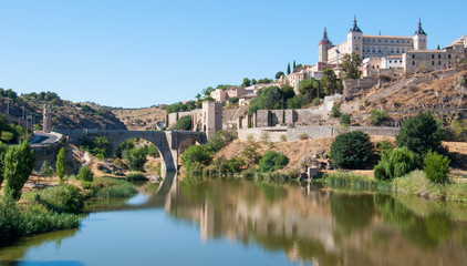 Fototapeta na wymiar View of Toledo with Alcazar of Toledo and the Tagus