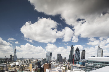 Fototapeta na wymiar london skyline in summer