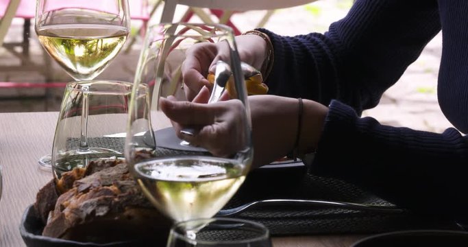 D&eacute;jeuner dans un restaurant