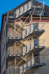 Freitreppe aus Metall, Hochformat