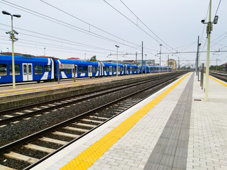 Obraz premium Train tracks perspective view