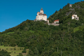 Fototapeta premium Trostburg im Eisacktal in Südtirol