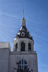 Fototapeta na wymiar CAMPANARIO DE IGLESIA ORTODOXA/campanario de la iglesia ortodoxa rusa de la santa MarÍa magdalena en Madrid. España