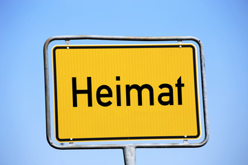 Ortschild mit dem Schriftzug Heimat