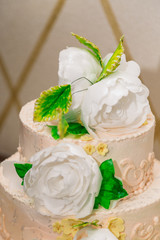 Cake on a table with flowers from mastic.