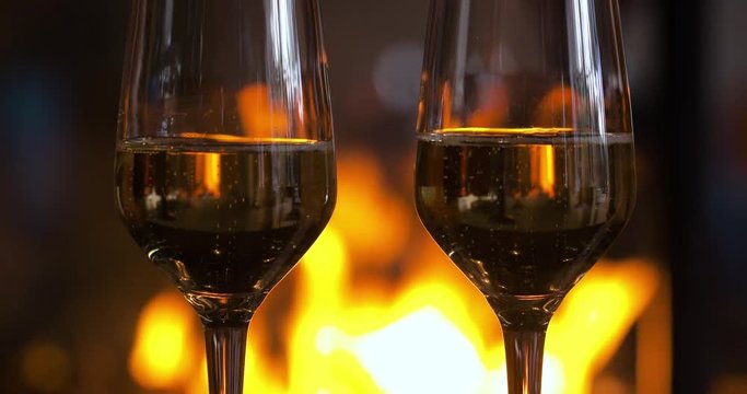 fl&ucirc;te de champagne avec chemin&eacute;e