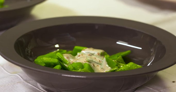 pr&eacute;paration d'un plat gastronomique