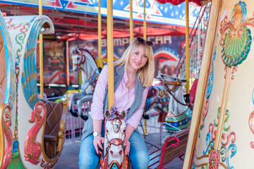 Obraz premium Happy smiling fashionable plus size young woman in modern city life. Life of xl lady. Concept of positive lifestyle. Pretty stylish girl at city center 