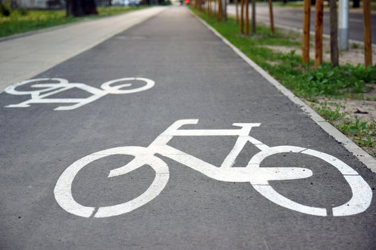 Fototapeta Bicycle road sign on asphalt