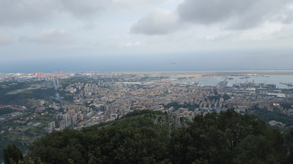 Fototapeta na wymiar Skyline of Genoa 