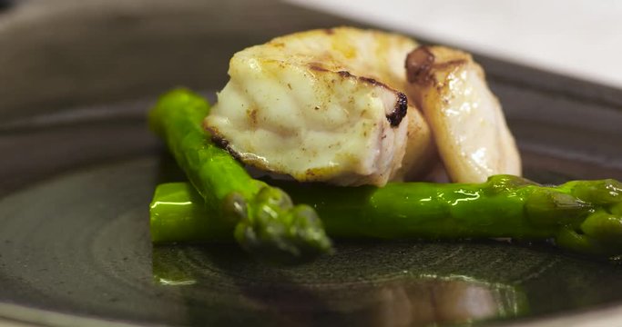 pr&eacute;paration d'un plat gastronomique