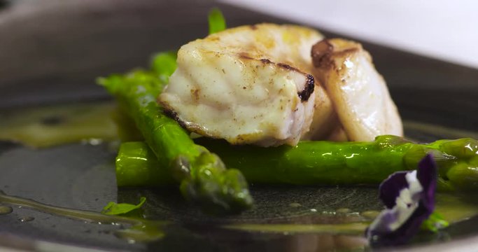 pr&eacute;paration d'un plat gastronomique