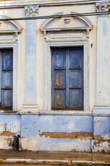 Fototapeta na wymiar Portas e janelas antigas