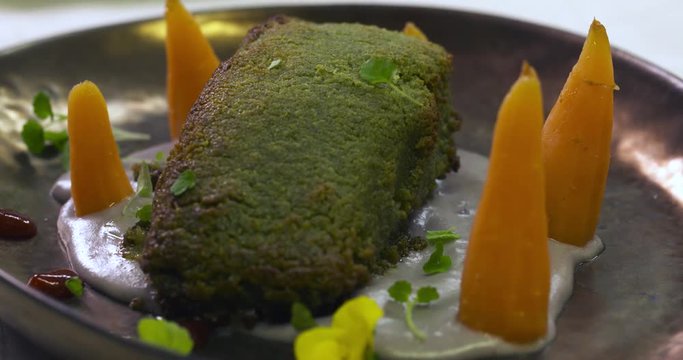 pr&eacute;paration d'un plat gastronomique
