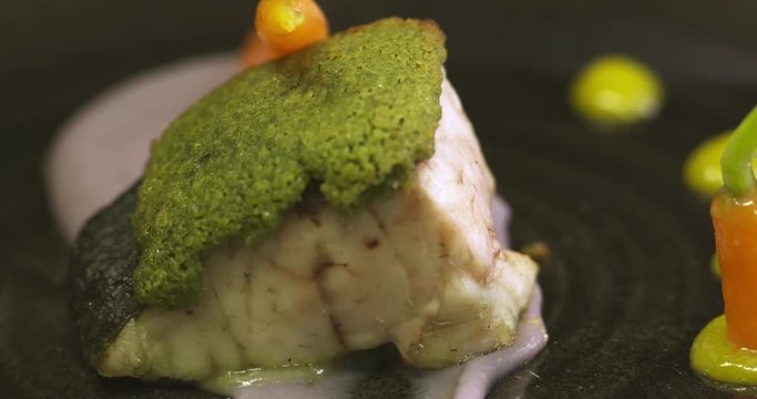 pr&eacute;paration d'un plat gastronomique