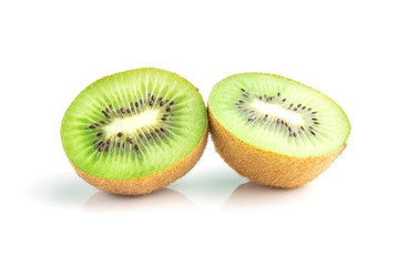 Obraz na płótnie Canvas fresh kiwi fruit isolated on white