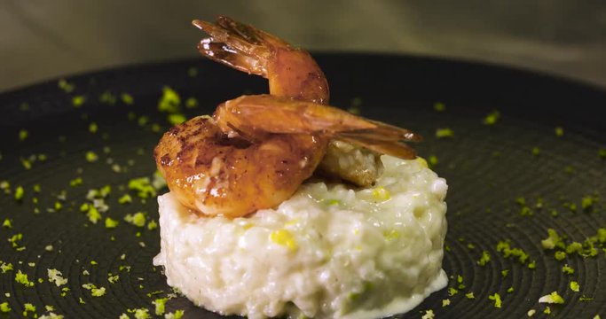 risotto de crevette dans un restaurant gastronomique