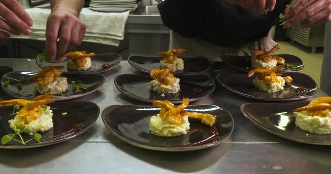 risotto de crevette dans un restaurant gastronomique