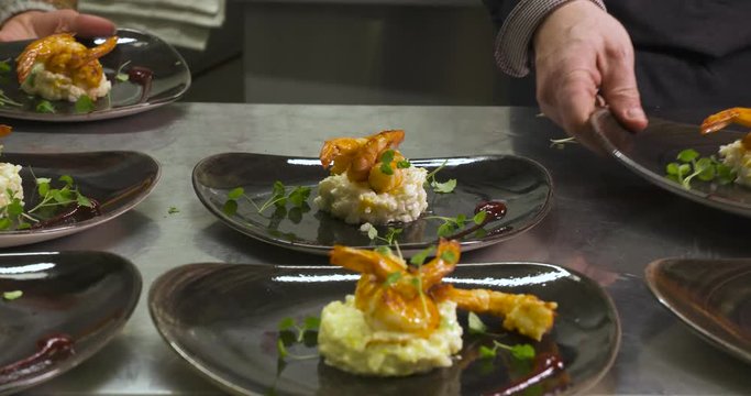 risotto de crevette dans un restaurant gastronomique