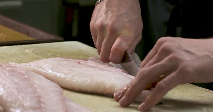 d&eacute;coupe de poisson cabillaud