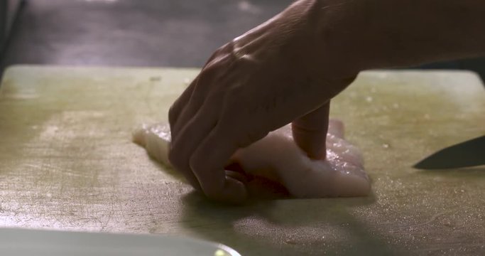 d&eacute;coupe de poisson cabillaud